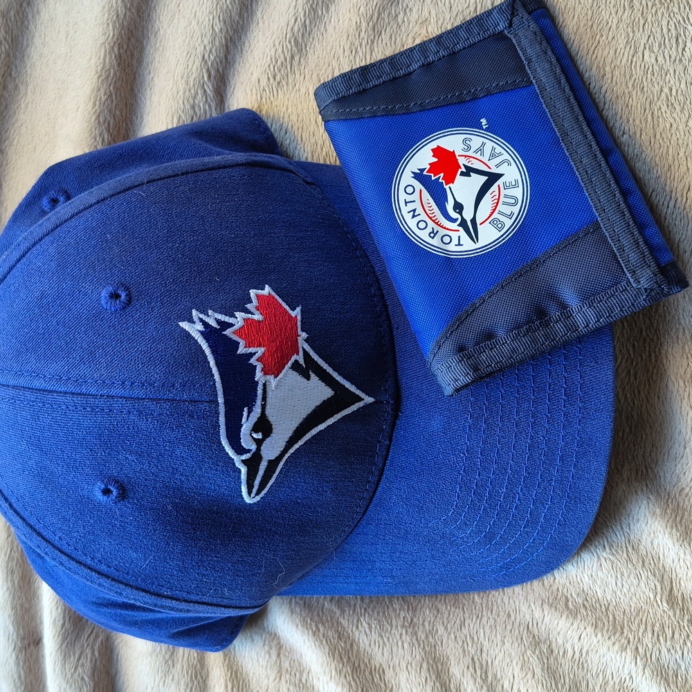 Toronto Blue Jays Blue Cap and Wallet Set